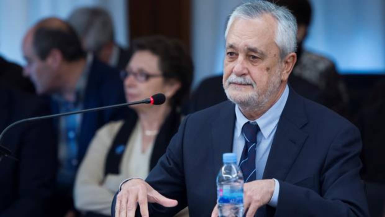 El presidente de la Junta de Andalucía hasta 2013, José Antonio Griñán, llegando al juzgado