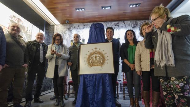 Amor, simbolismo y pequeñas historias rocieras para la Corona del Centenario