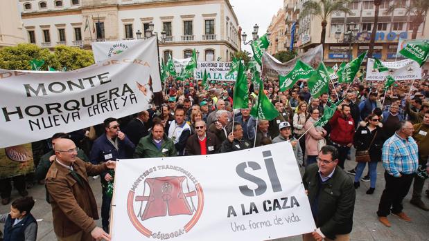 Miles de personas defienden la caza en Córdoba e insisten en su legalidad