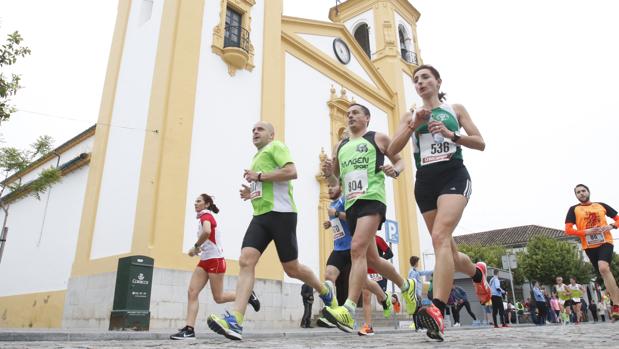 Triunfos de Miguel Espinosa y Maribel Díaz en la carrera popular de Cañero