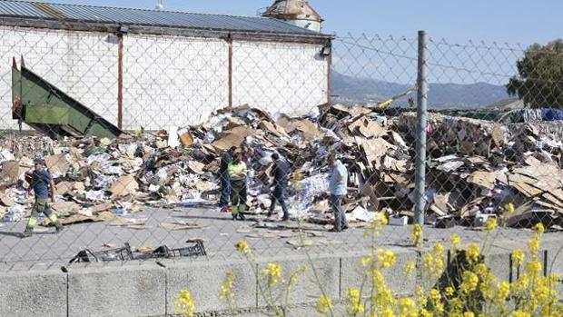 Un cadáver con disparos en la cabeza aparece en una planta de reciclaje de Granada