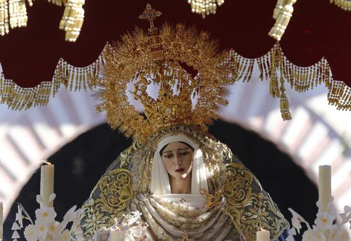 La Virgen de la Salud portando su corona el pasado Marts Santo