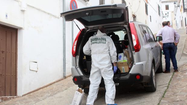 El robo, principal móvil de la muerte del anciano hallado muerto en su vivienda de Baena