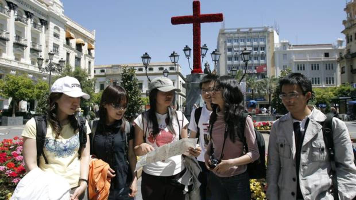 Visitantes extranjeros en Córdoba durante la época de las Cruces de Mayo