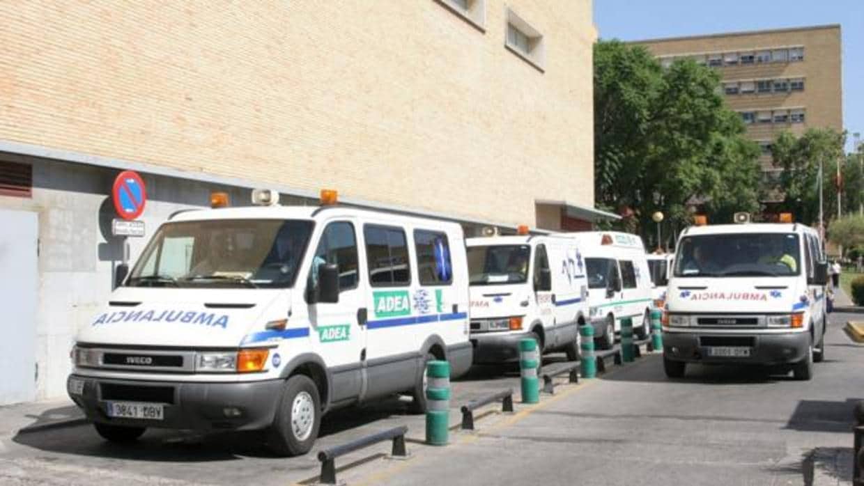 Ambulancias en un hospital andaluz