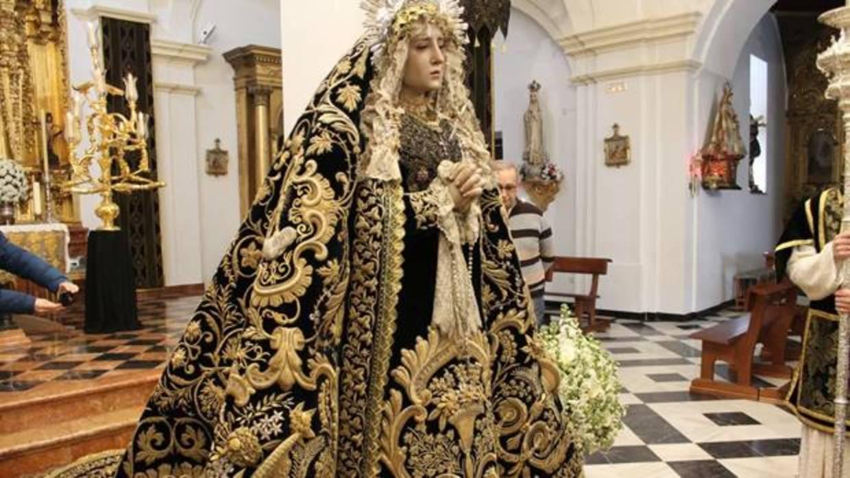 La Virgen de la Soledad con el manto restaurado