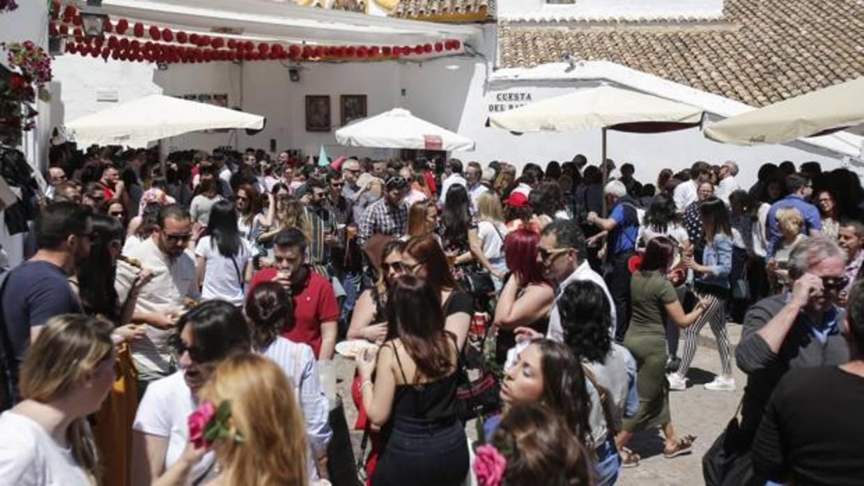 El sol llena las Cruces de Mayo de Córdoba