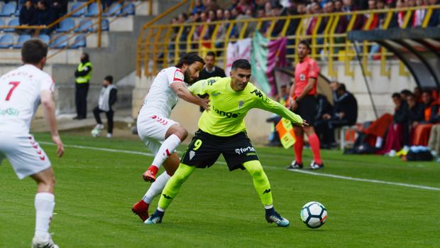 El Córdoba CF se queda frío en el Reino de León (2-1)