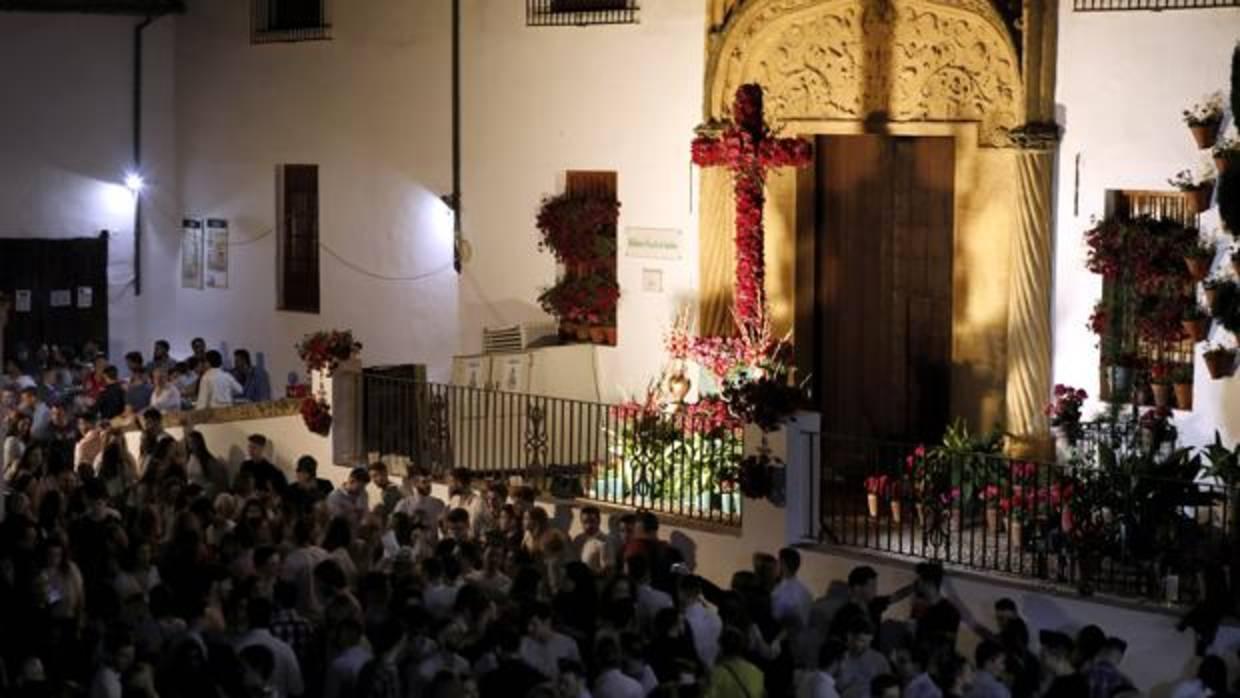 Jóvenes en la Cruz del Bailío