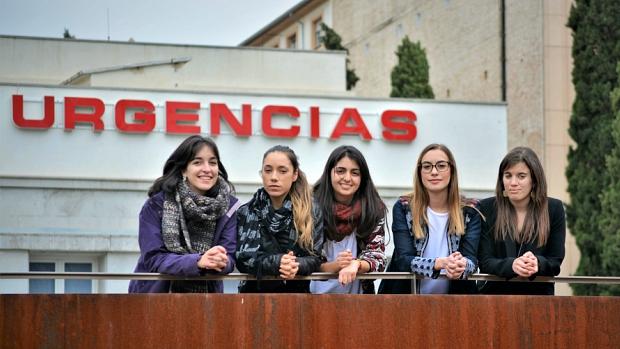 Las MIR de Granada: «Las Urgencias son 'low cost', salen adelante porque nos destripamos»