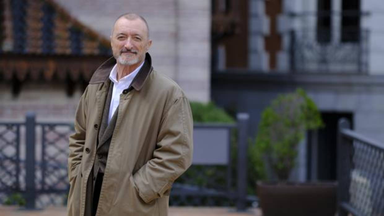 Arturo Pérez-Reverte, escritor y reportero