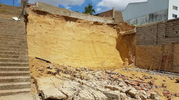 Muere un hombre tras caerle un muro de su casa en Montalbán de Córdoba