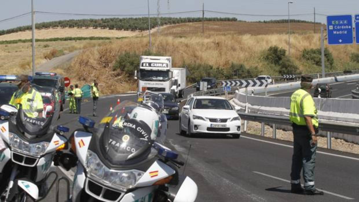 Tráfico en la autovía A-4, junto a la que está la gasolinera