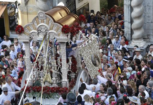 Subida del Simpecado a la carreta