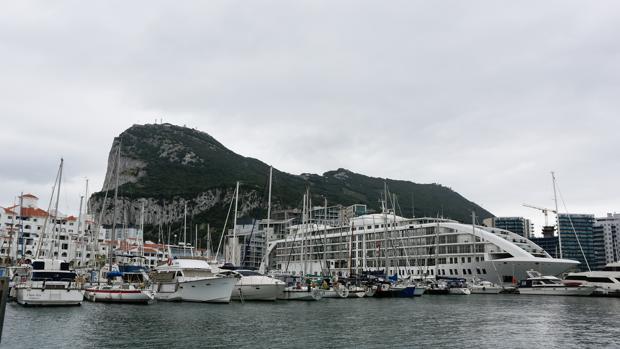 Gibraltar se acerca ya peligrosamente a Cádiz en la pugna por los cruceros