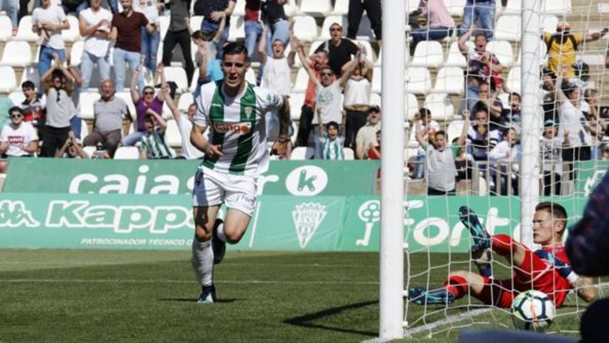 Guardiola celebra su gol ante el Huesca