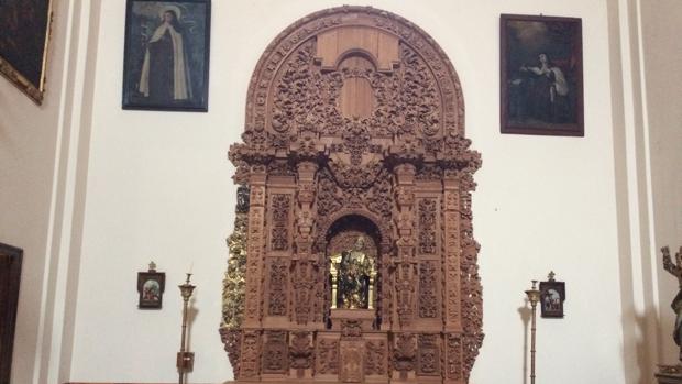 Manuel Valverde reconstruye un retablo quemado en el convento de Santa Ana de Córdoba