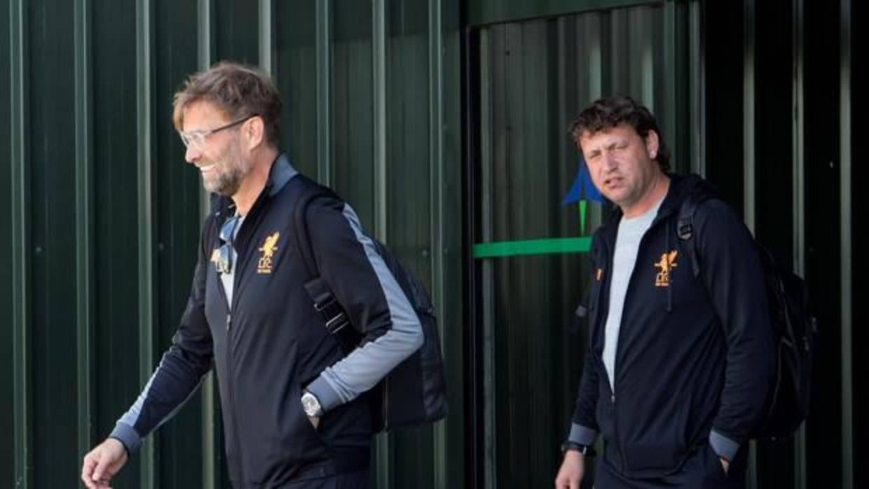 Klopp, entrenador del Liverpool, a su salida del Aeropuerto de Málaga