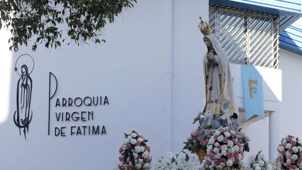 La procesión de la Virgen de Fátima de Córdoba por las calles de su barrio