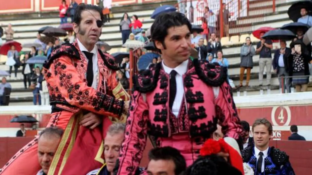 Padilla y Cayetano, a hombros esta tarde en la plaza de toros de Lucena