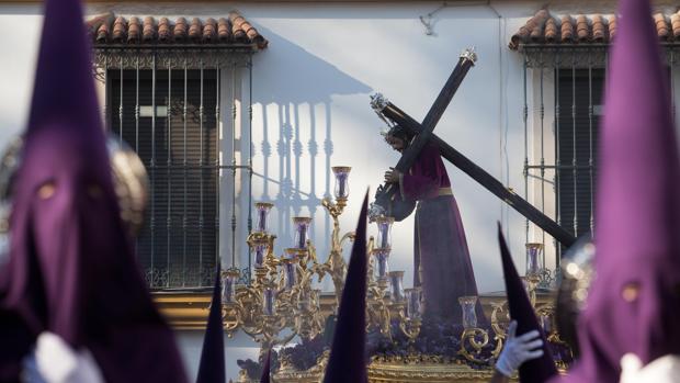 El Señor del Calvario de Córdoba a su paso por la calle San Pablo