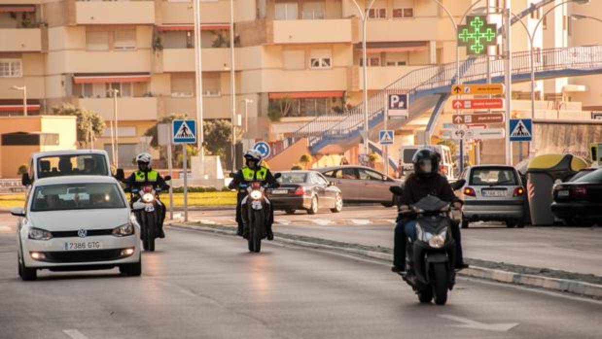 Policías locales de La Línea, en una imagen de archivo