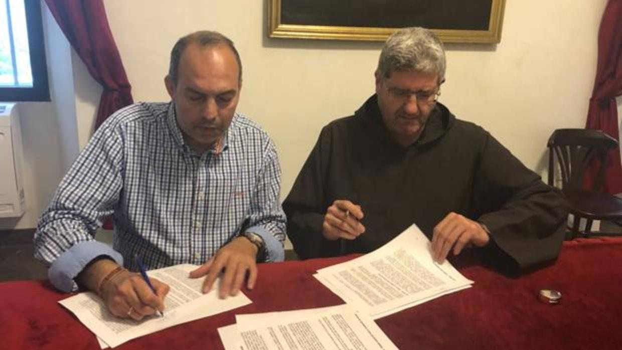 Momento de la firma del acuerdo de cesión