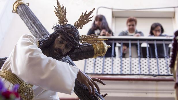 La hermandad del Amor, presente en el Vía Crucis Diocesano