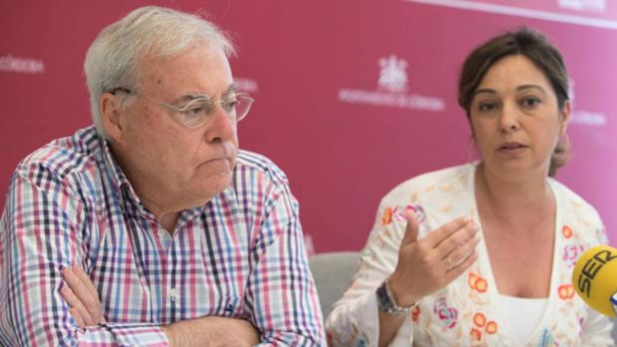 El edil de Seguridad, Emilio Aumente, junto a la alcaldesa, Isabel Ambrosio