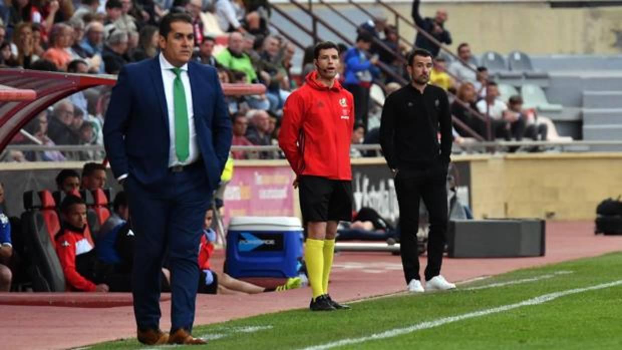 José Ramón Sandoval, en primer plano, durante el duelo ante el Reus