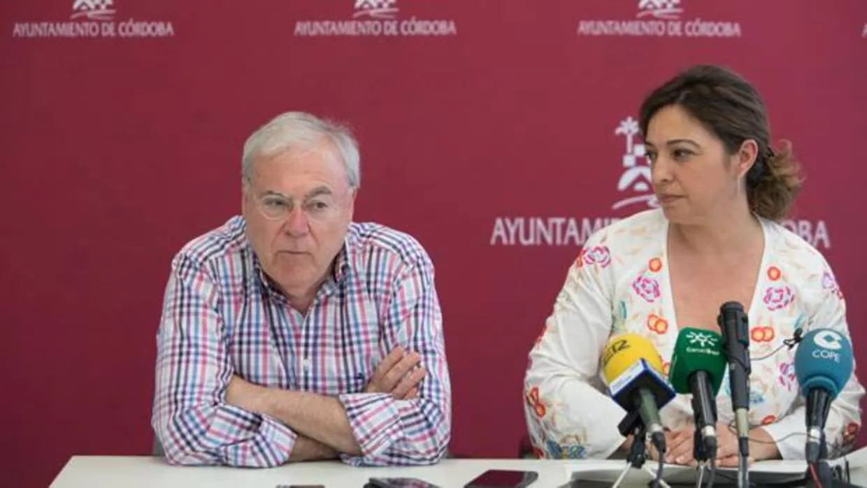 Emilio Aumente e Isabel Ambrosio, tras anunciar que no habría dimisión