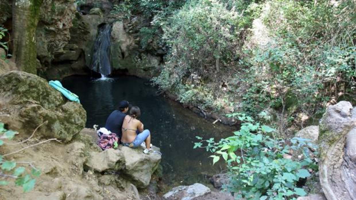 Una pareja en los Baños de Popea