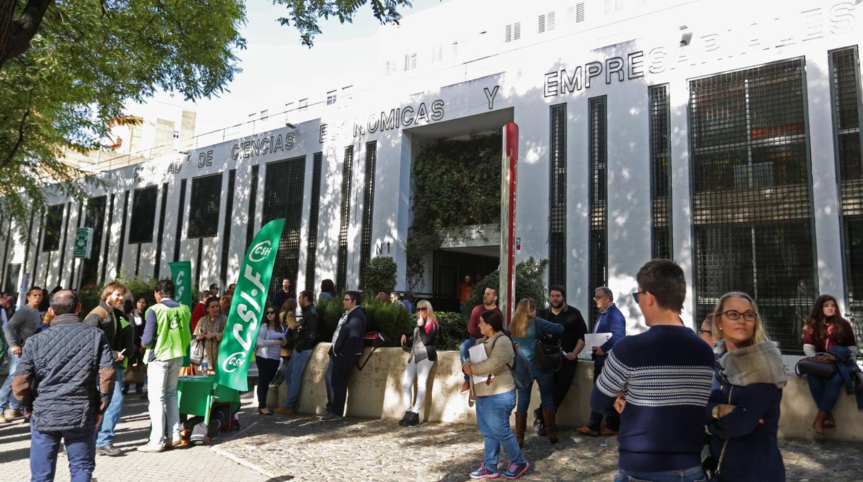 Imagen de los opositores a las plazas del SAS