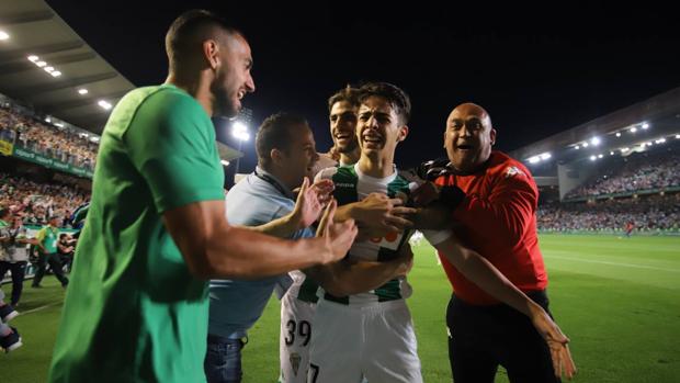 Álvaro Aguado se estrena como goleador en el fútbol profesional culminando la victoria ante el Sporting