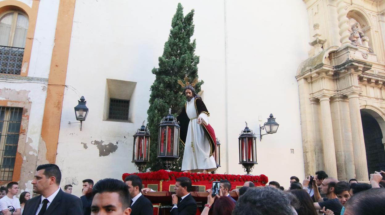 El Señor de la Divina Misericordia durante el traslado