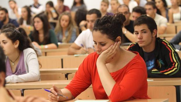 Cerca de 33.000 alumnos se examinan de Selectividad este martes, mientras que Andalucía lo hará la próxima semana