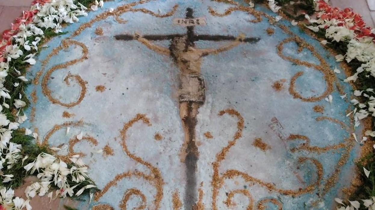 Alfombra de sal con el Cristo de Gracia