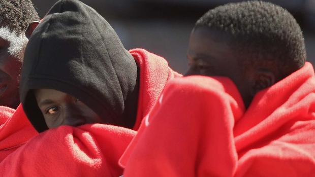 Rescatados 18 inmigrantes que trataban de cruzar el Estrecho en dos embarcaciones