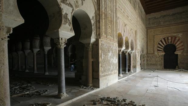 Fragmentos de atauriques en el Salón Rico de Medina Azahara