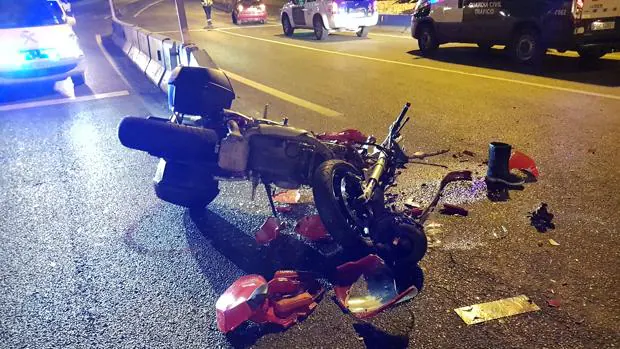 Imagen de cómo quedó la motocicleta tras el accidente