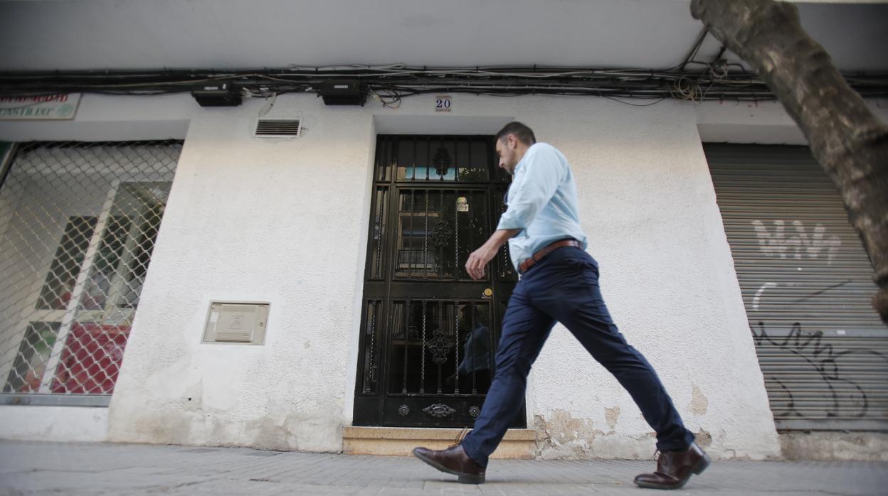 El edificio de tres plantas en el que se produjo la muerte de esta vecina octogenaria