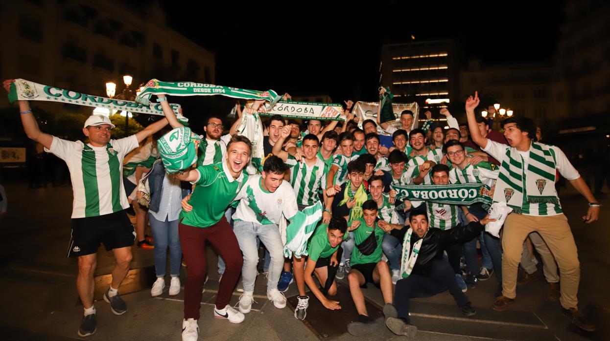 La afición del Córdoba CF celebra la permanencia en Segunda