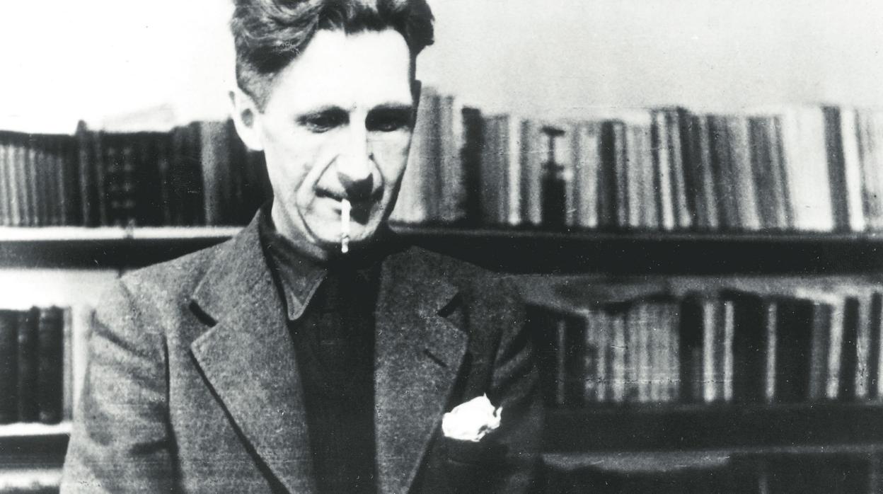 George Orwell en plena faena como escritor