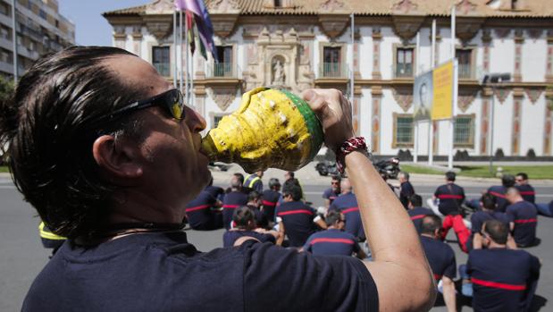 Caso Bomberos | La Diputación de Córdoba desoye la investigación y publica el nombramiento