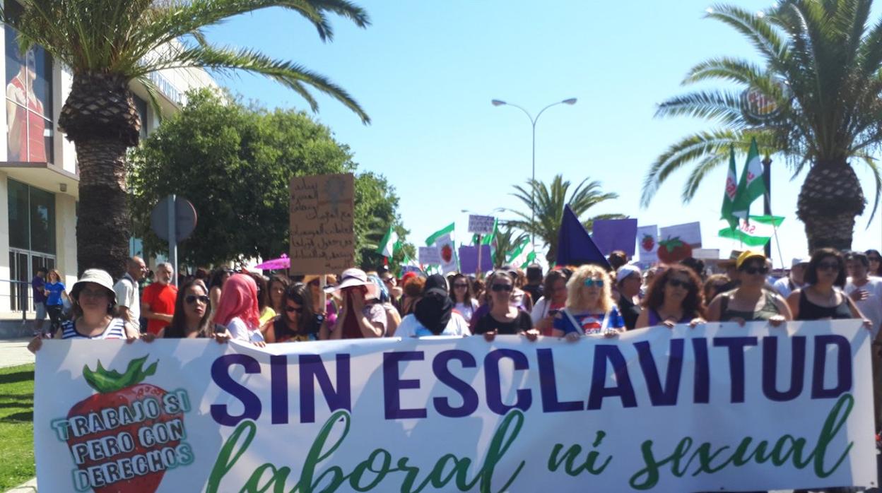 Cabecera de la manifestación llevada a cabo este domingo en Huelva