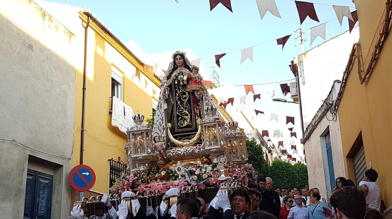 Procesión extraordinaria por el barrio de San Pedro