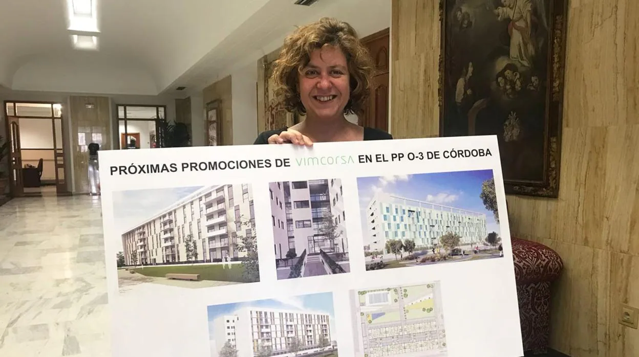 La presidenta de Vimcorsa, la edil Alba Doblas (IU), ayer antes de la presentación de las nuevas promociones