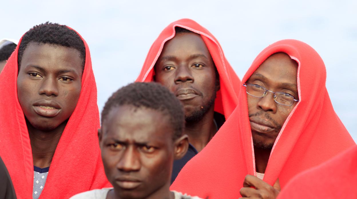 Algunos de los 435 inmigrantes llegados este lunes a las costas gaditanas
