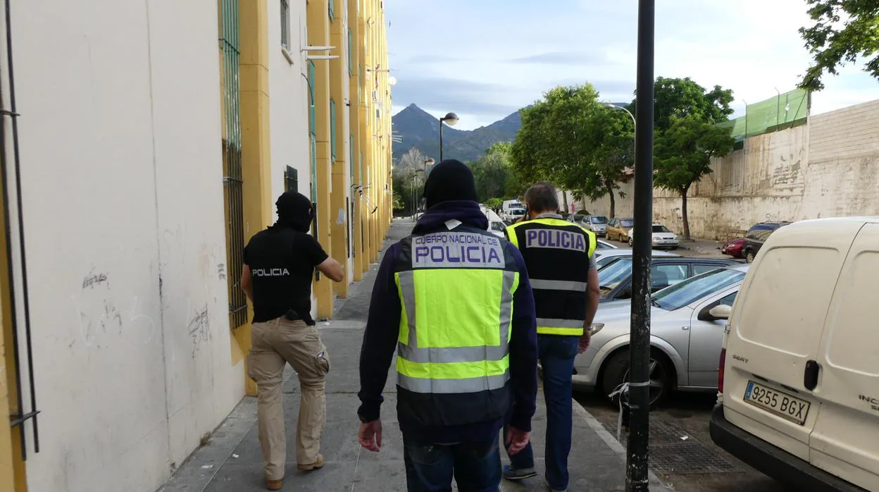 Policía Nacional en la última operación en los pisos sociales de Las Albarizas