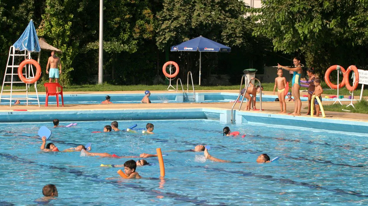 El Instituto de Deportes de Córdoba busca esclarecer diez casos de quemaduras en la piscina de Santuario